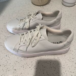 Kizik Women’s Vegas shoes size 9